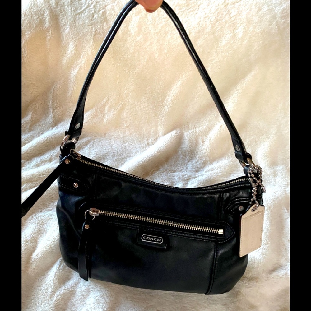 COACH F23978 Daisy Black leather bag.